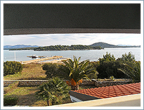 Meerblick auf Bootsliegeplatz
